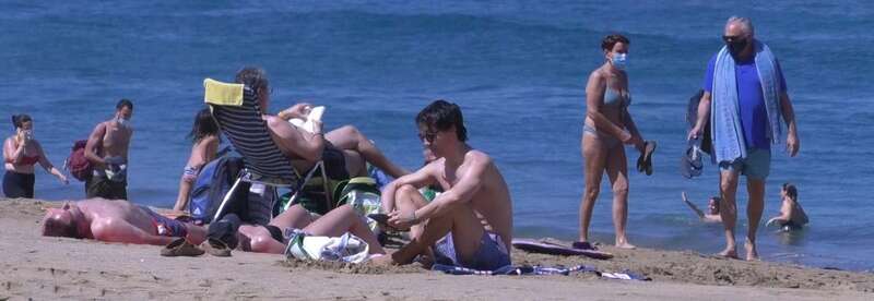 Usuarios en una playa canaria/Acfi Press.